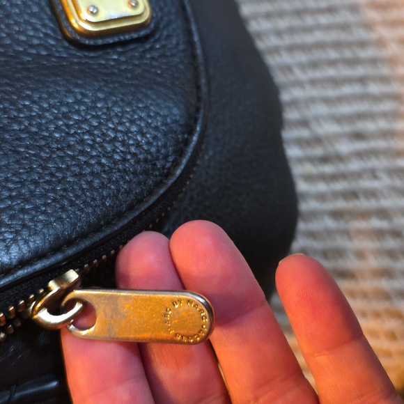 Marc by Marc Jacobs Black Textured Bag with Gold Plaque - Picture 12 of 12